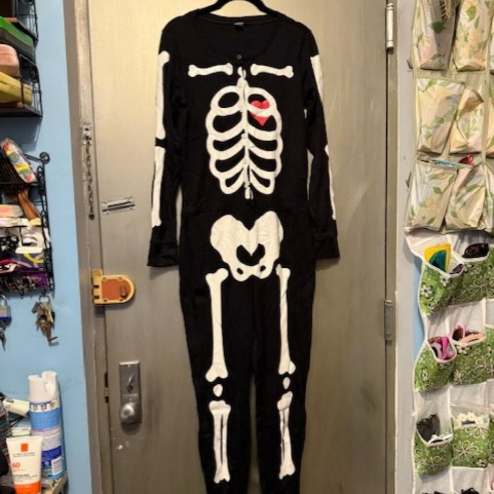NWT - Glow-in-the-Dark Skeleton with heart One-Piece Jumpsuit - Unisex - Picture 3 of 16
